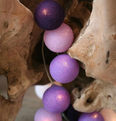 Ljusslinga Happy Lights - Trinidad från Happy Lights mot trä