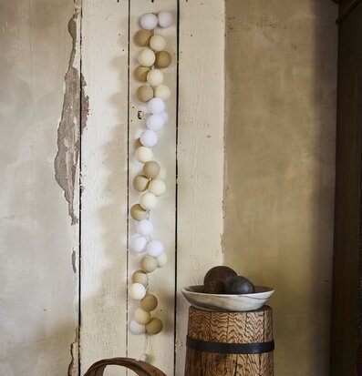 Ljusslinga Happy Lights - Kandi från Happy Lights på trävägg