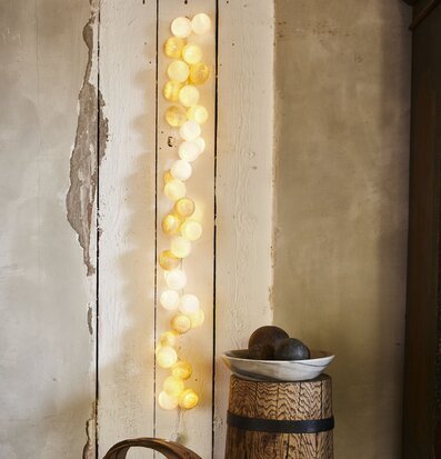 Ljusslinga Happy Lights - Kandi från Happy Lights på träpanel