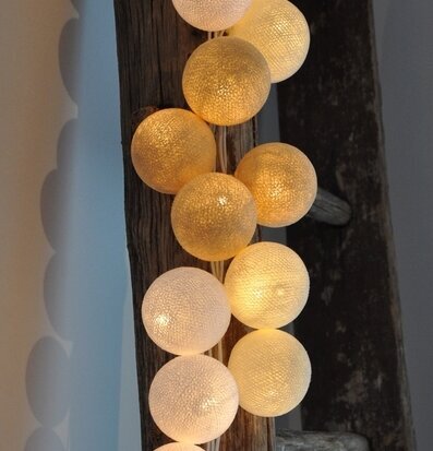 Ljusslinga Happy Lights - Kandi från Happy Lights på trästeg