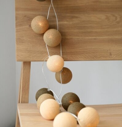 Ljusslinga Happy Lights - Sahara från Happy Lights på stol