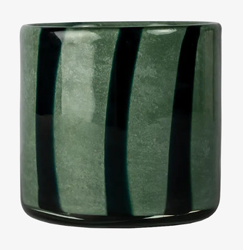 Bild av stilren ljuslykta i djup grön nyans