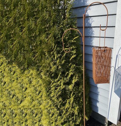 Lykthållare Rost Delbar från Lind Decoration i trädgård