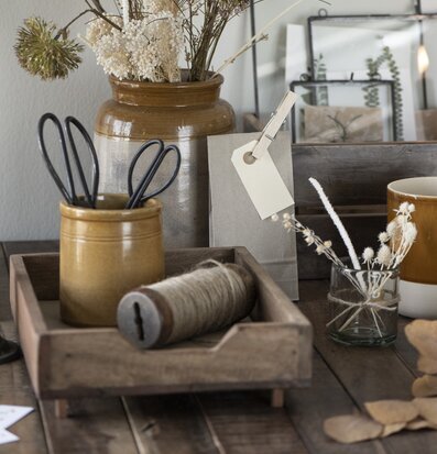 Arkivbox Unika från IB Laursen omgiven av naturmaterial