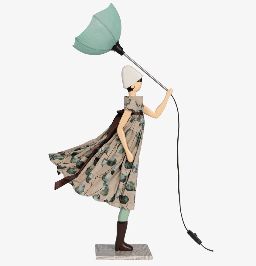 Bordslampa Lia från Skitso med kvinnofigur och blomskärm