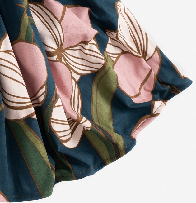 Bordslampa Zilola från Skitso med blommig lampskärm