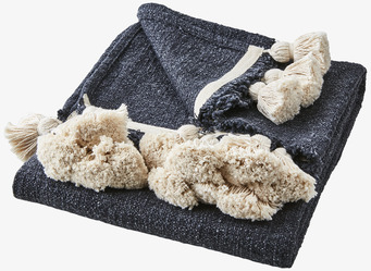 Pläd Lolly Midnattsblå/Natur från Affari med tofsdetaljer