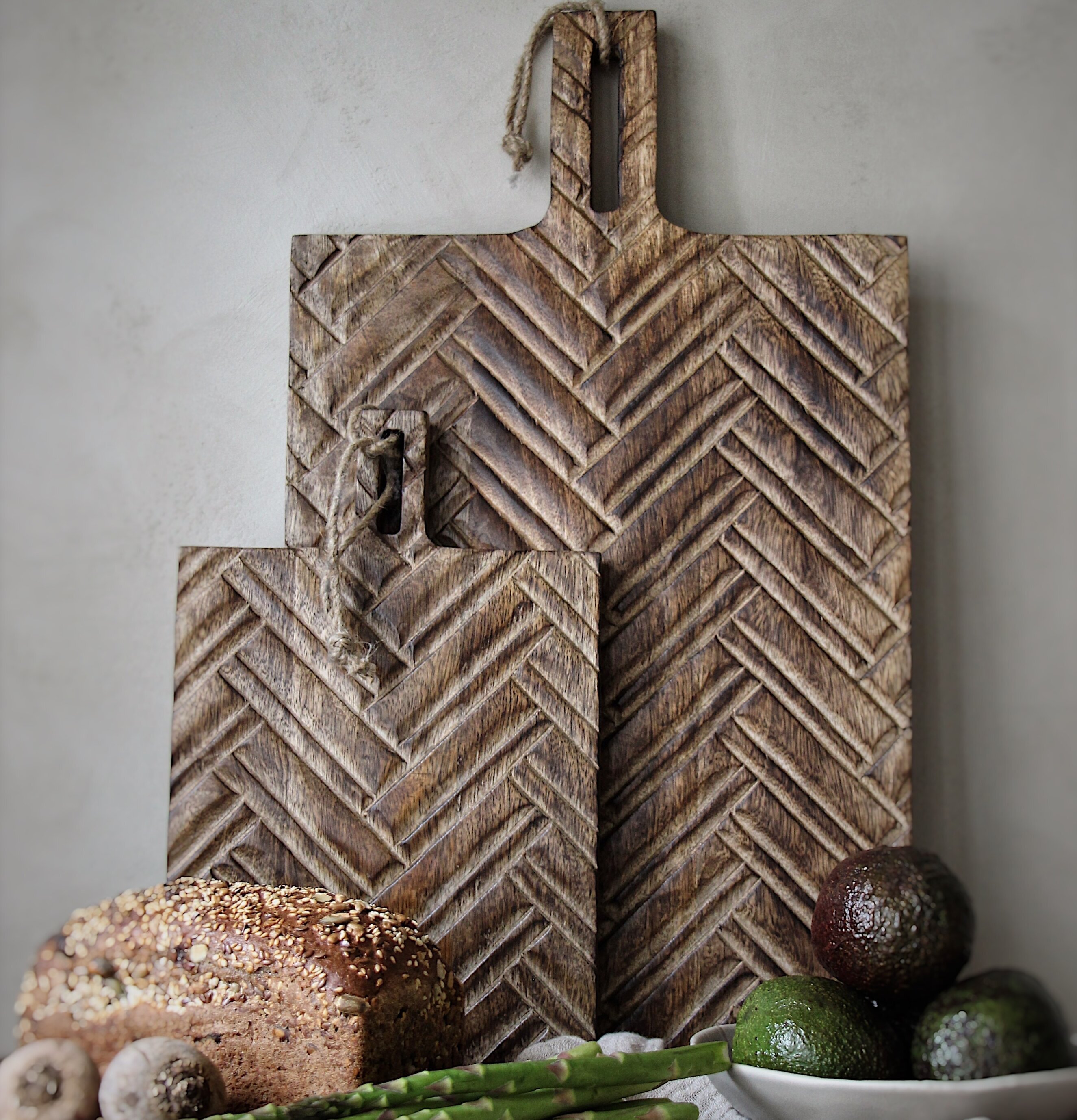 Skärbräda Herringbone från Majas Cottage i köksmiljö