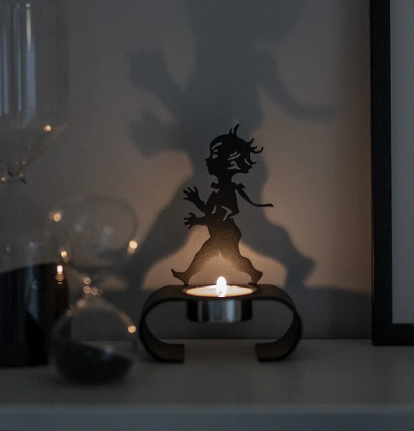 Värmeljushållare Silhuett Svart från Solstickan på hylla
