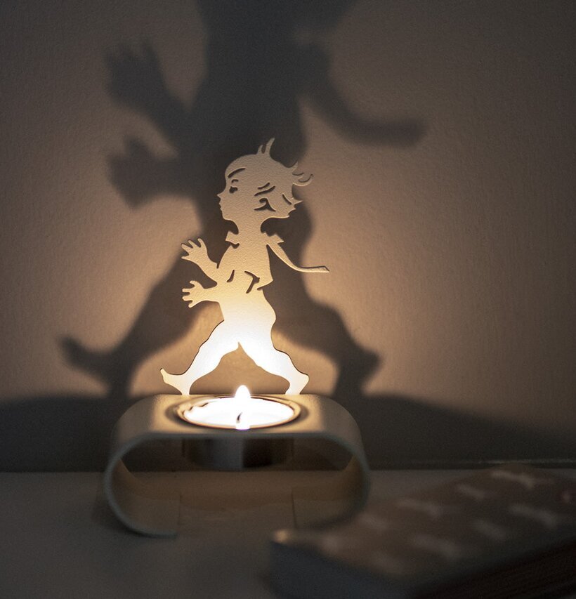 Värmeljushållare Silhuett Vit från Solstickan på ett bord