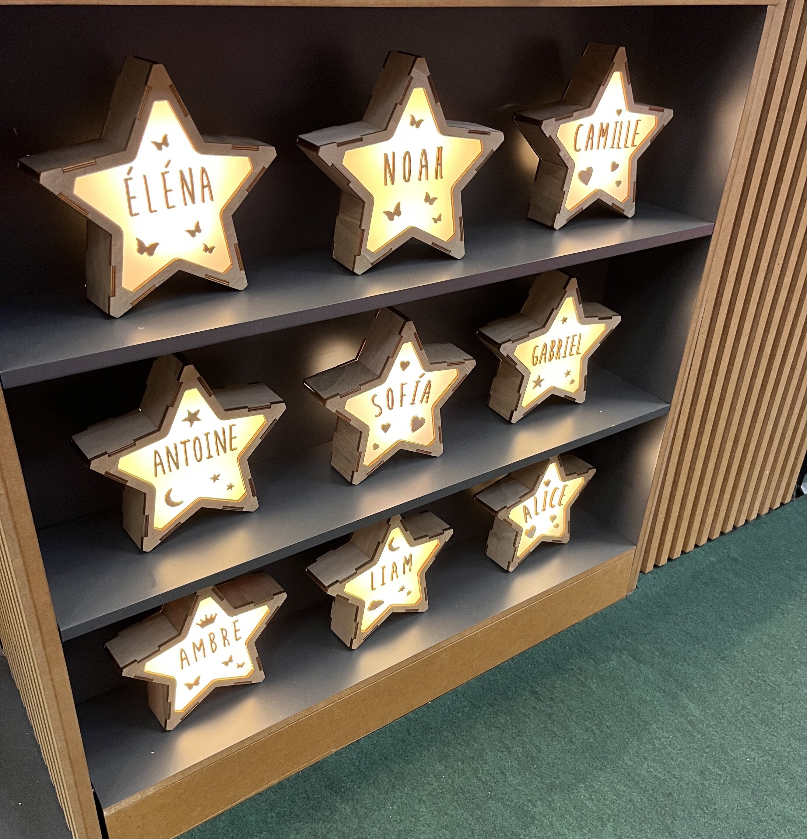 Bokstavslampa LED Star från Vintiun, personlig belysning