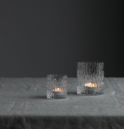 Bild av eleganta ljuslyktor i harmonisk inredning