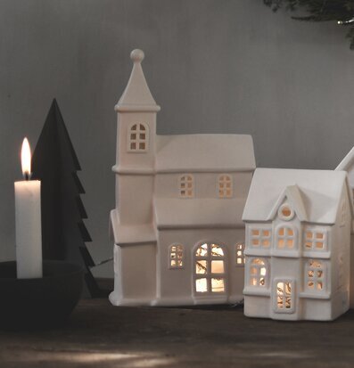 Bild av stämningsfull ljusstake och mysig inredning