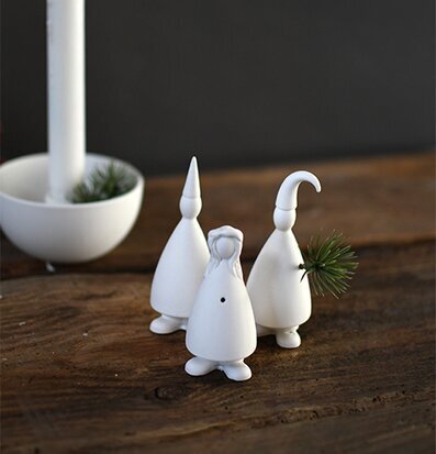 Luciatåg Set/3 från Storefactory på en trähylla med ljus