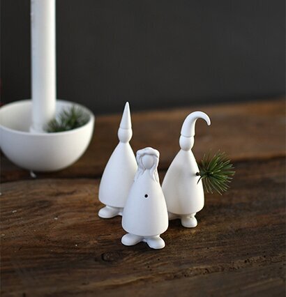 Luciatåg Set/3 från Storefactory på en trähylla med ljus