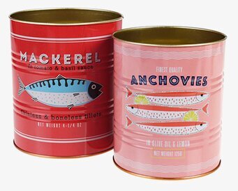 Bild av charmiga plåtburkar med retro-design