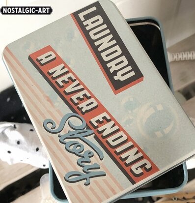 Bild av retro plåtburk för stilfull tvättförvaring