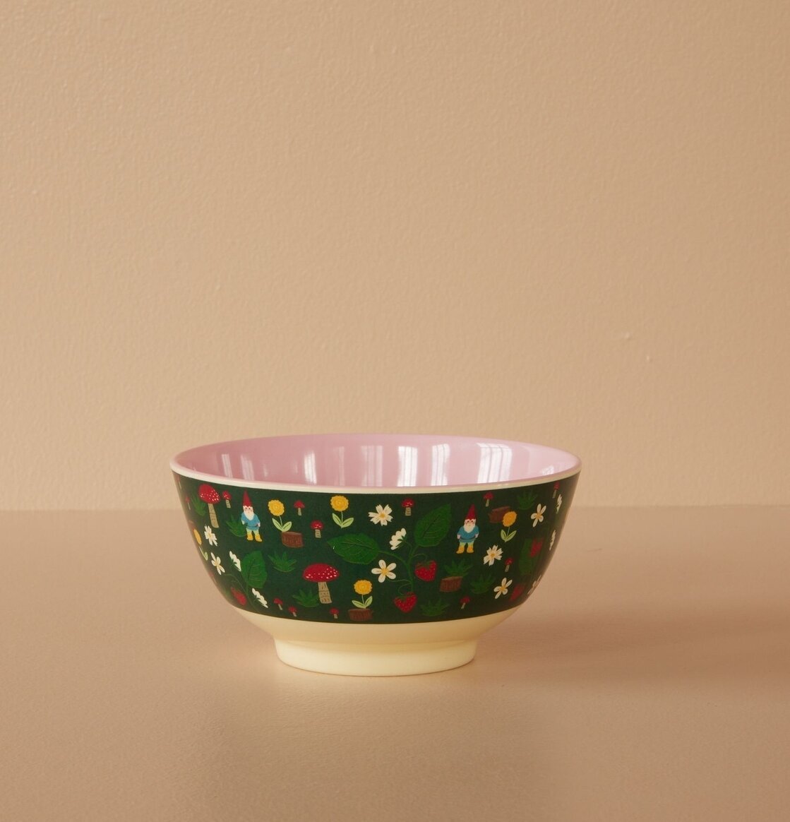 Skål Forest Gnome Print från Rice med färgglada skogsmotiv