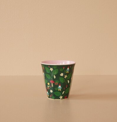 Bild av melaminmugg med skogstema och rosa insida