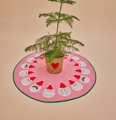 Julgransmatta Tomte Rosa från Rice med tomtar och hjärta