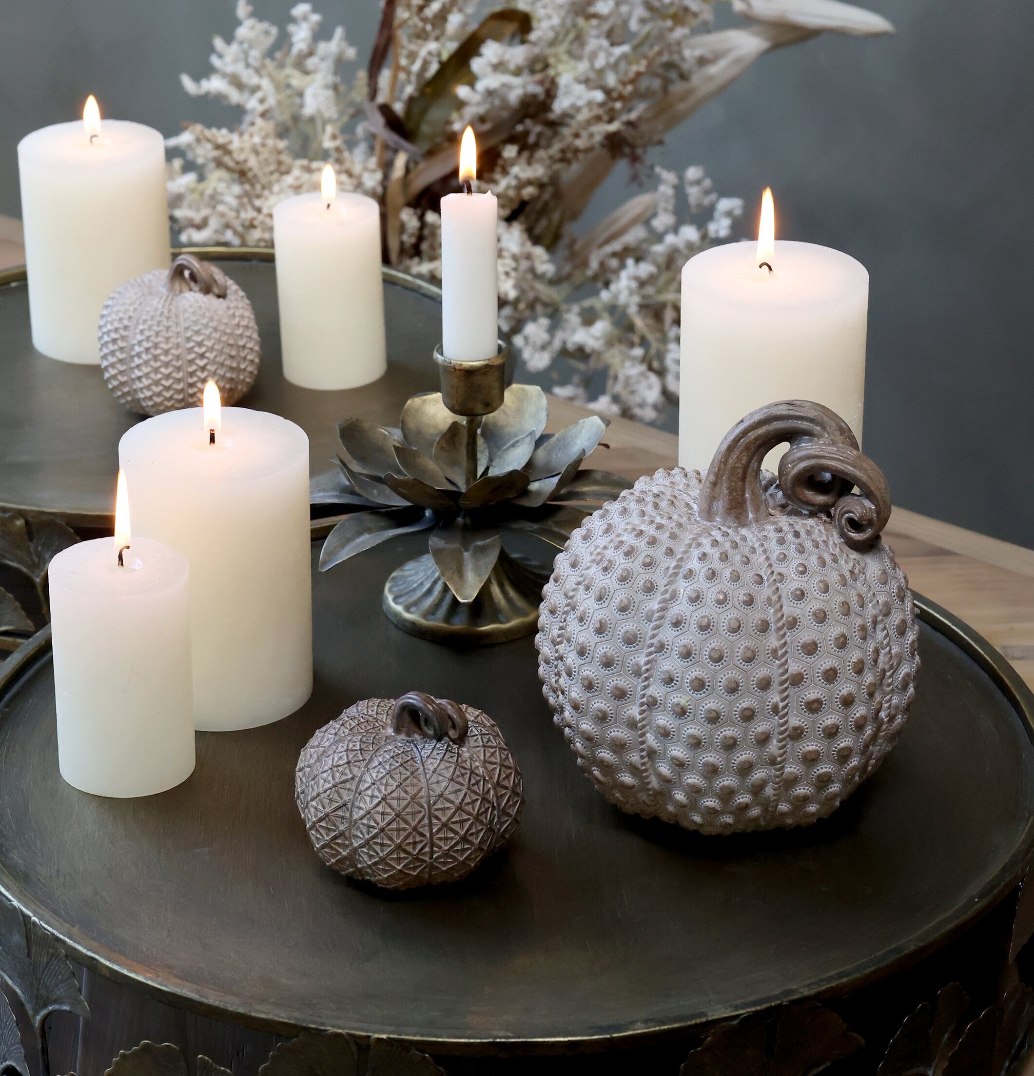 Pumpa Mini Antique Mocca från Chic Antique på elegant bord