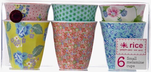 Små muggar - Blomster från Rice i färgglada mönster