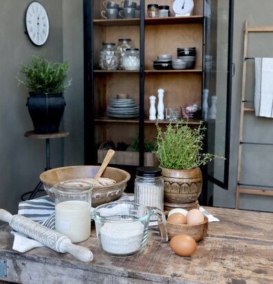 Skål Tours Mangoträ från Chic Antique på rustikt köksbord