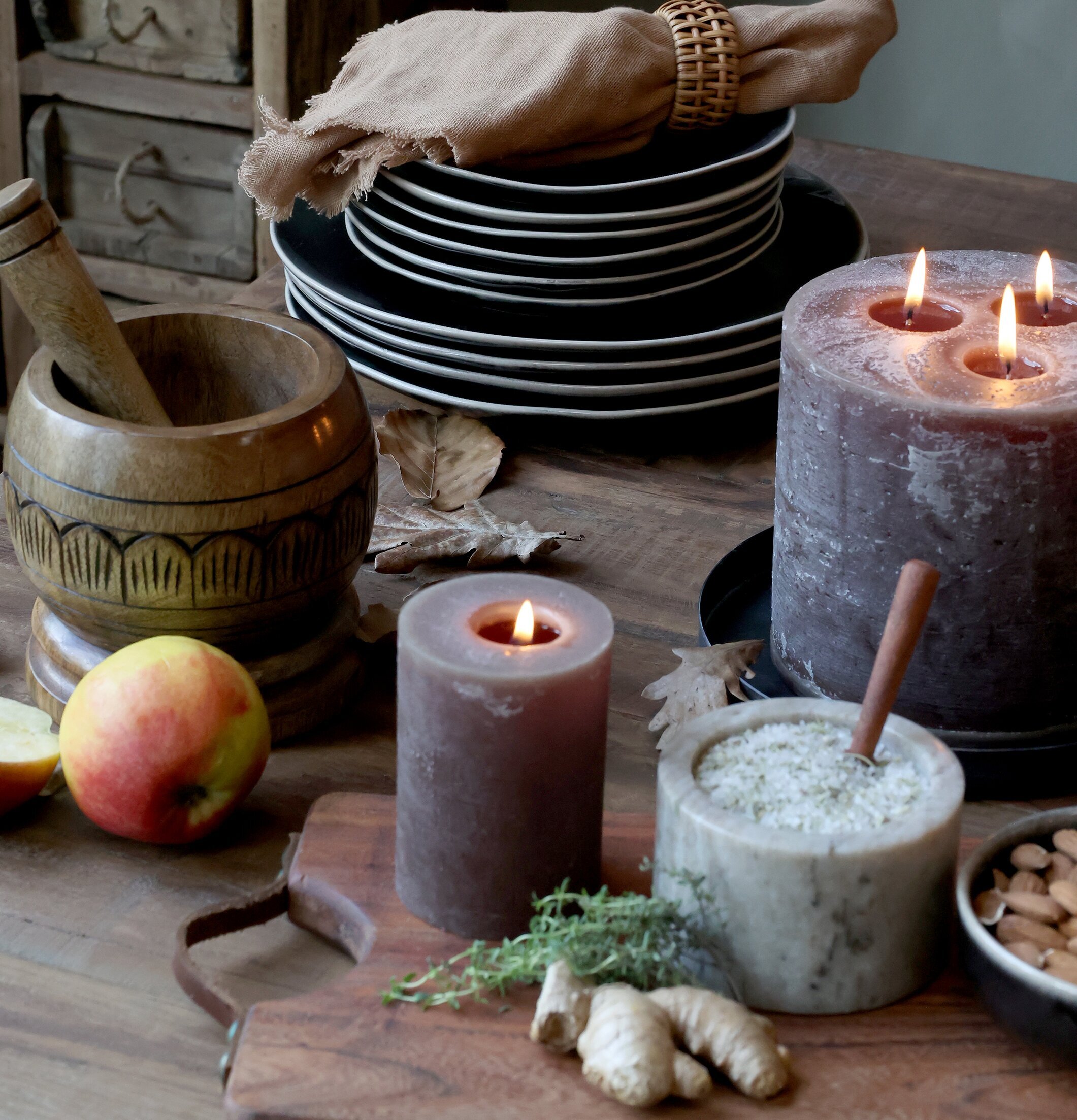 Mortel Tours Mangoträ från Chic Antique på rustikt träbord