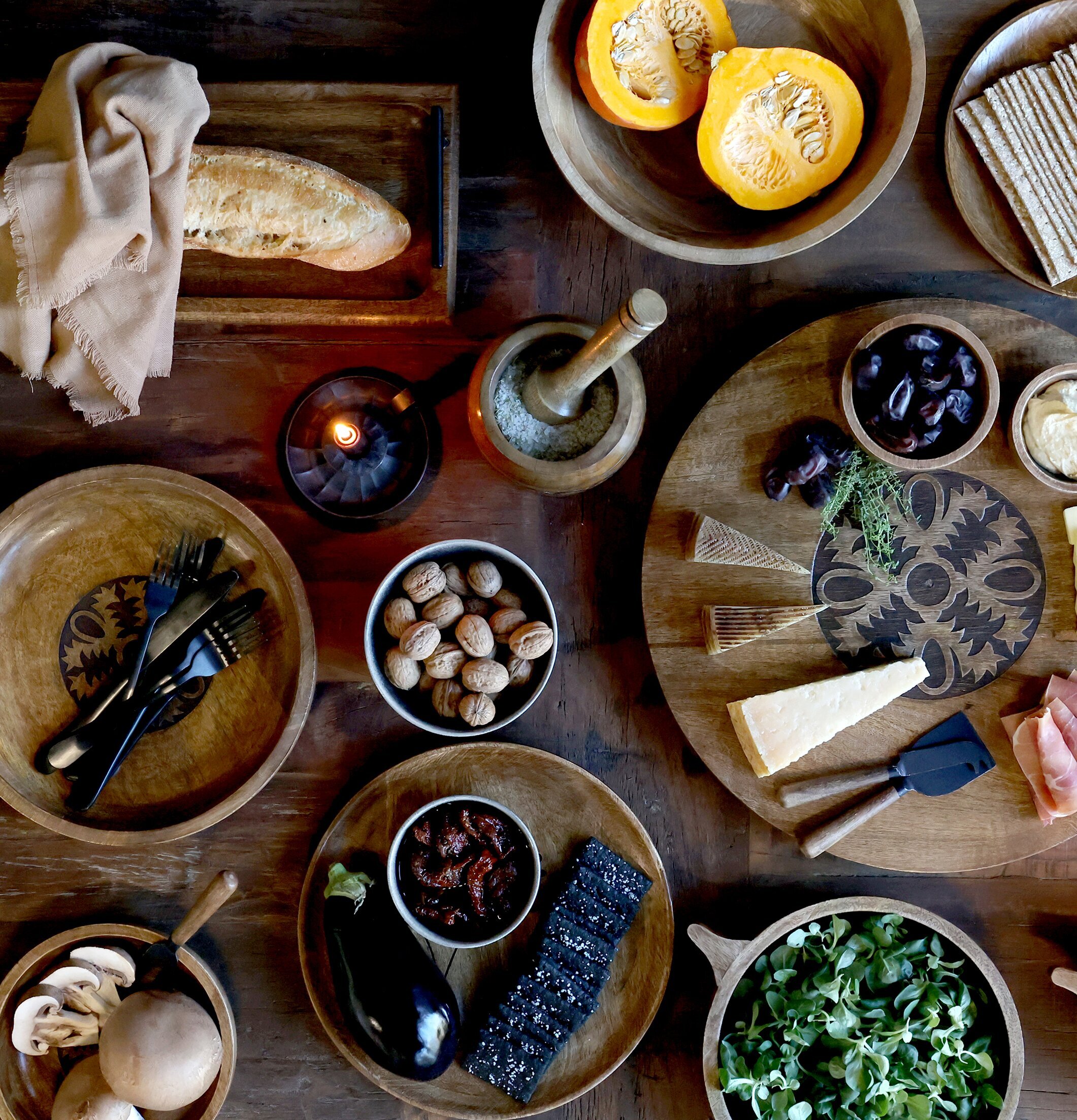 Mortel Tours Mangoträ från Chic Antique på rustikt köksbord