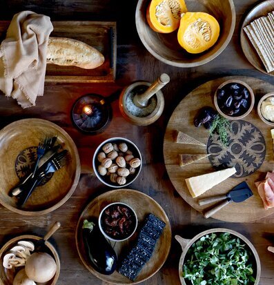 Mortel Tours Mangoträ från Chic Antique på rustikt köksbord