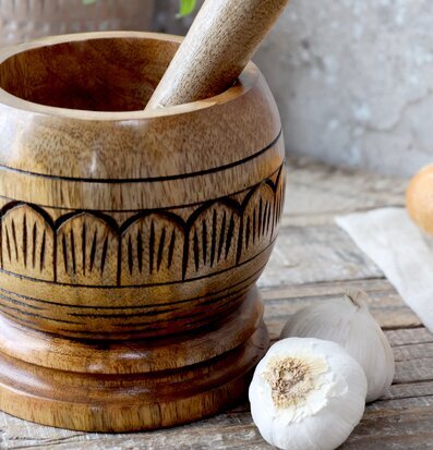 Mortel Tours Mangoträ från Chic Antique i rustik köksmiljö