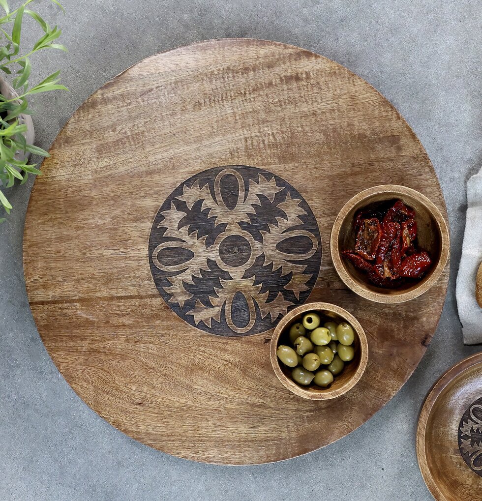 Tapasfat Med Roterande Fot från Chic Antique på rustikt bord