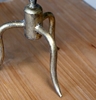 Glob Deko Antik Mässing från Chic Antique på träbord