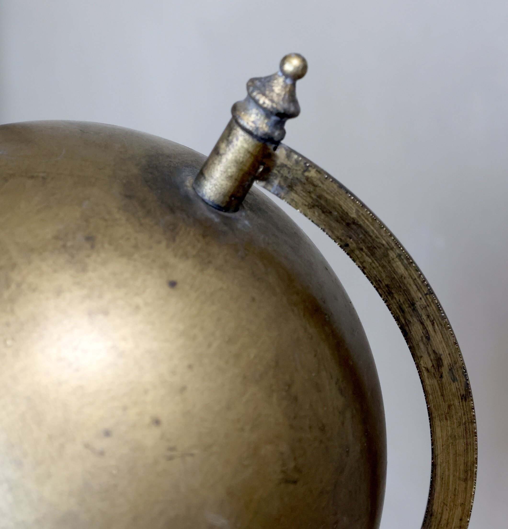 Glob Deko Antik Mässing från Chic Antique med antik finish