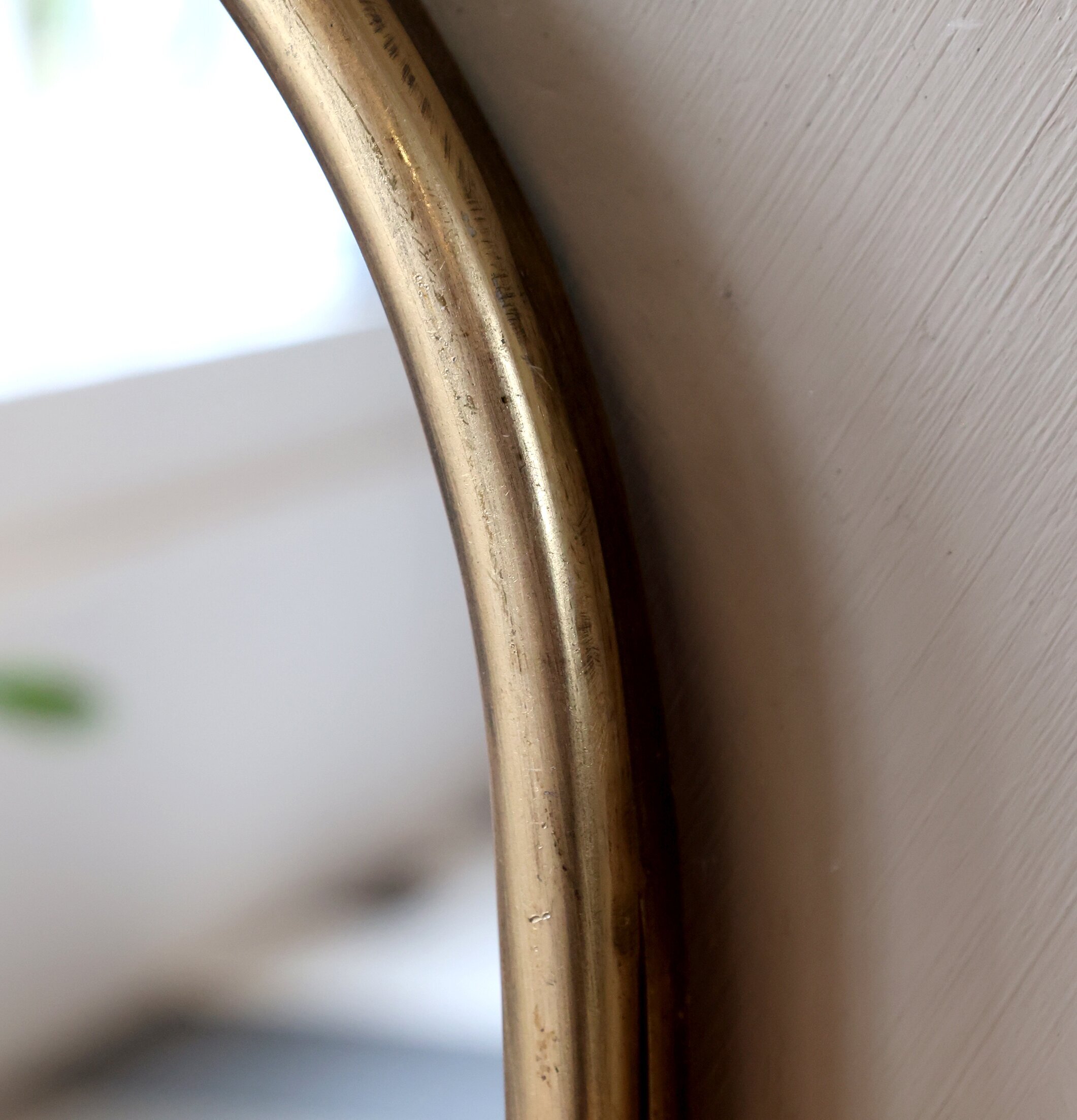 Väggspegel Med Hylla från Chic Antique i metall och trä