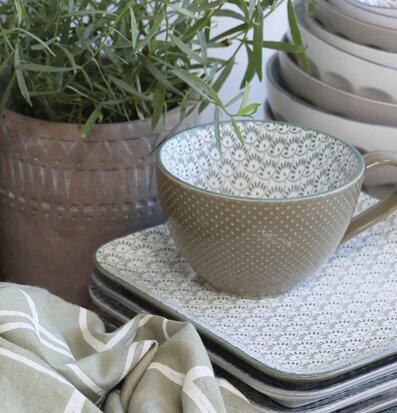 Arés Kopp Verte från Chic Antique med matchande tallrikar