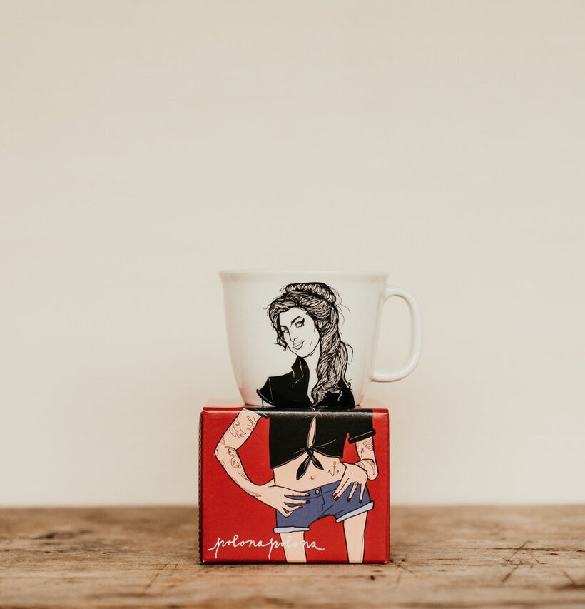 Porslinsmugg Amy - The Muse från PolonaPolona i rustik miljö