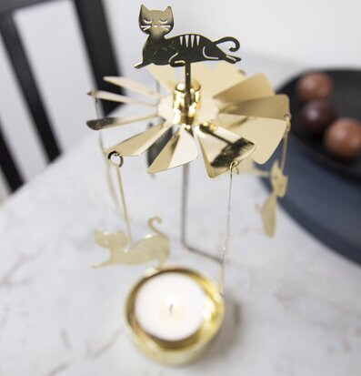 Bild av charmigt änglaspel med kattmotiv i guldtoner