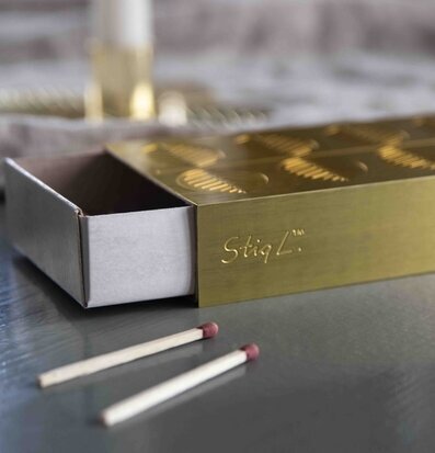 Tändsticksfodral Berså Stig L från Pluto Produkter i guld