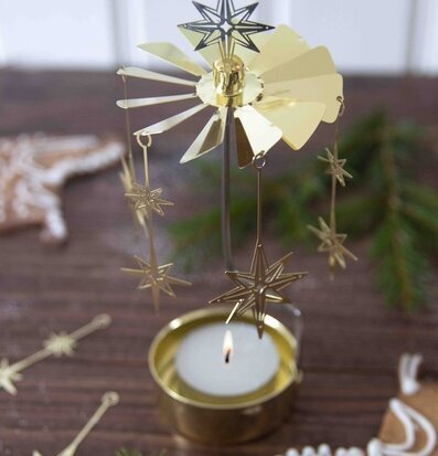 Bild av änglaspel med stjärnor och juldekorationer