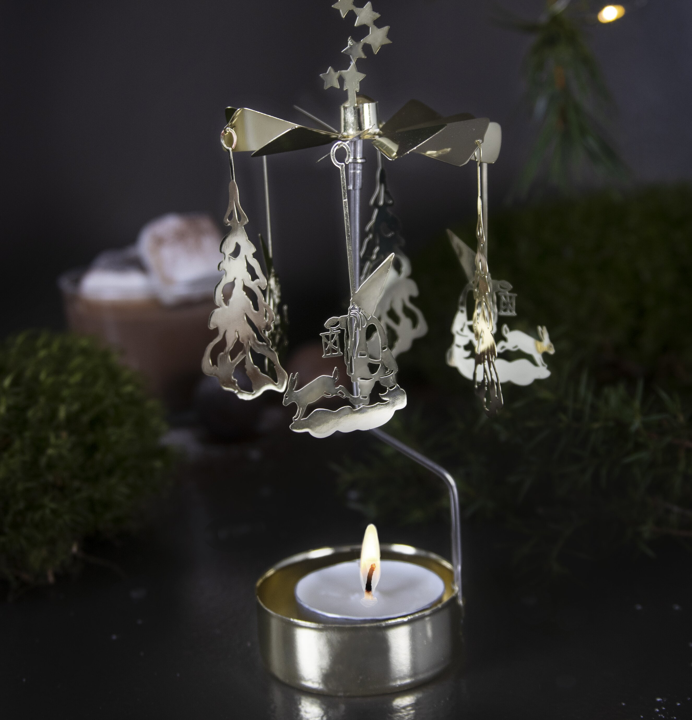 Foto av änglaspel i vintermiljö och varm atmosfär