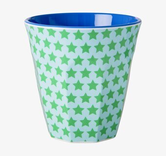 Bild av en mugg med stjärnmönster och djupblå insida