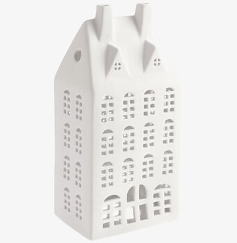 Bild av en elegant vit keramikljusstake i form av hus