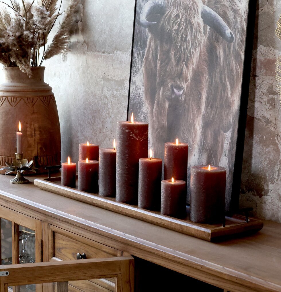 Träfat Med Handtag från Chic Antique med ljus på träbuffé