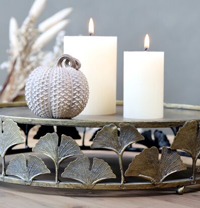 Fat Med Blomsterkant från Chic Antique på ljust träbord