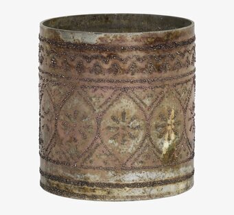 Bild av antik kopparljuslykta med geometriskt mönster