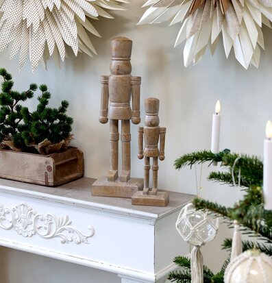 Nötknäppare Natur från Chic Antique på vit spiselhäll