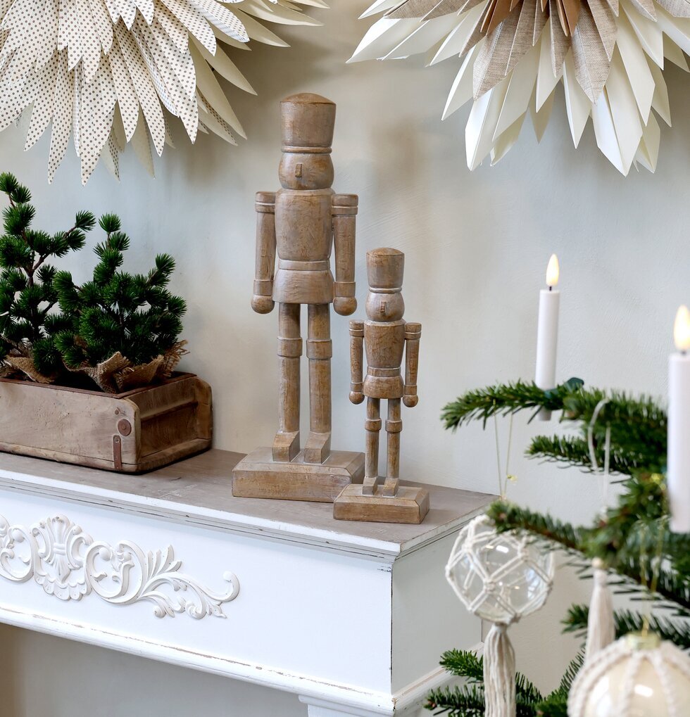 Nötknäppare Natur från Chic Antique på vit spiselhäll