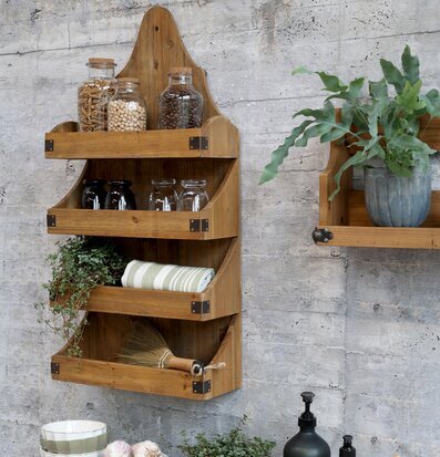 Hylla Amager från Chic Antique med trä och metall detaljer