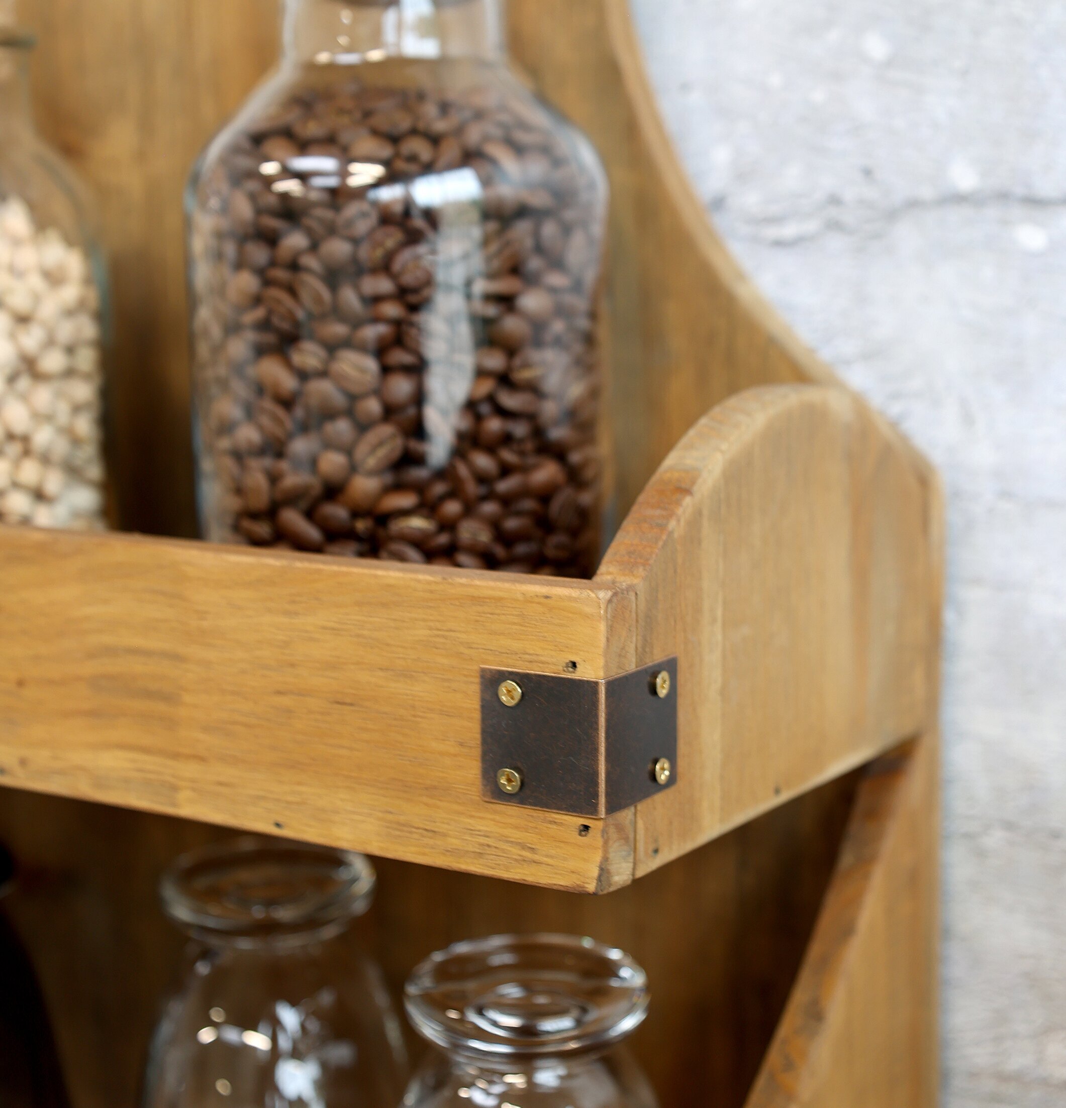 Hylla Amager från Chic Antique med rustik design i trä